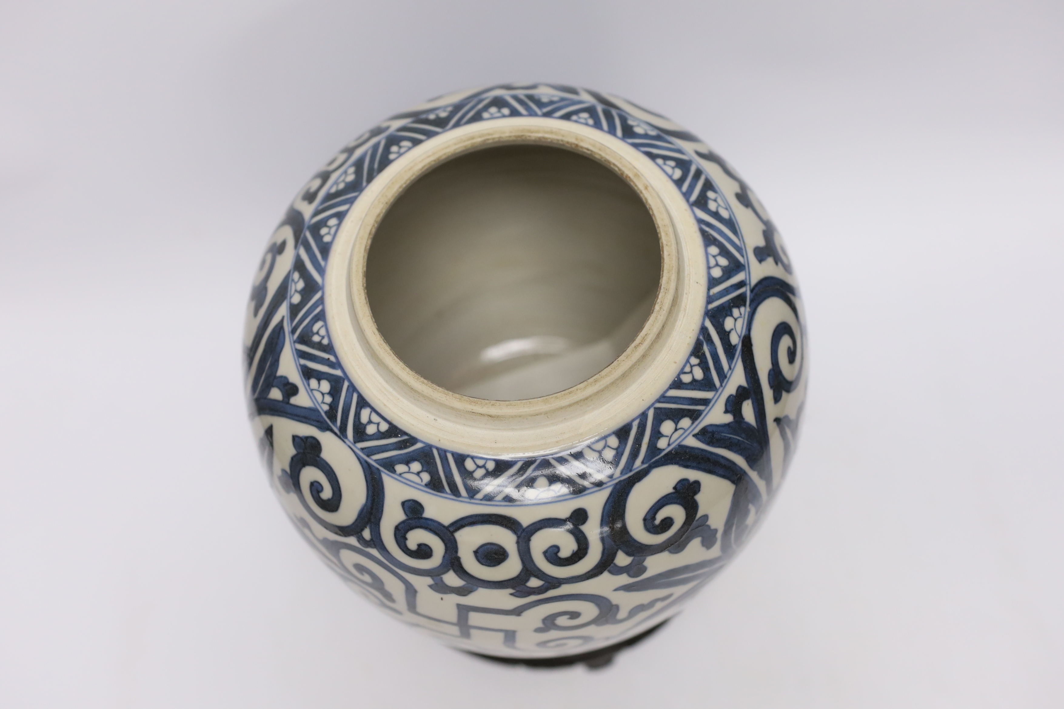 A 19th century Chinese blue and white jar and cover, with stand, 29cm total (including stand)